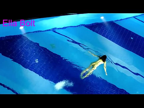 ❤️ Não consigo parar de ver, jovem loira apanhada a nadar nua na piscina da estância balnear ELLA BOLT ❤️ Porno vídeo em porno pt.com-pornzog.ru ☑